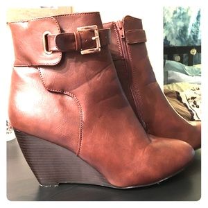 Wedge boots